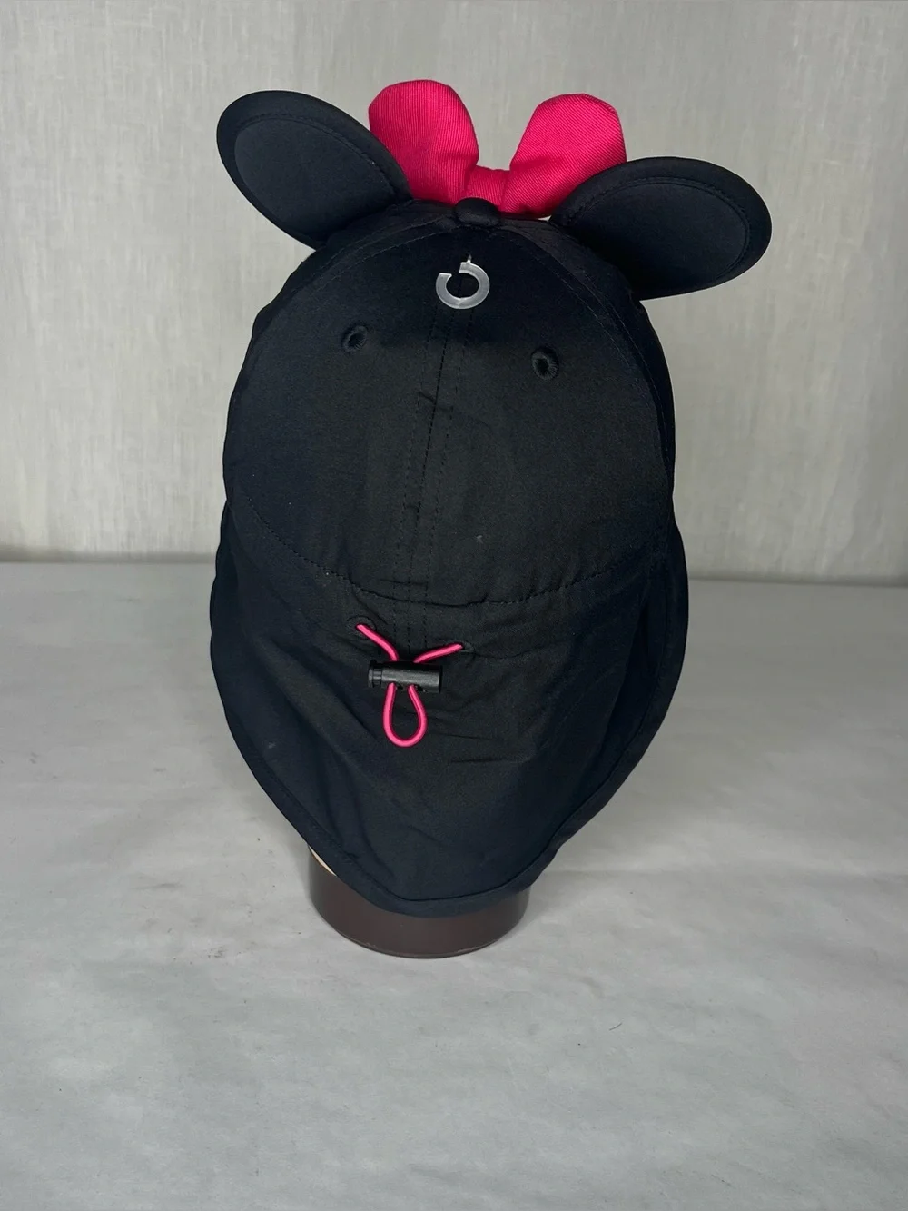 Girls Minnie Mouse shade hat!